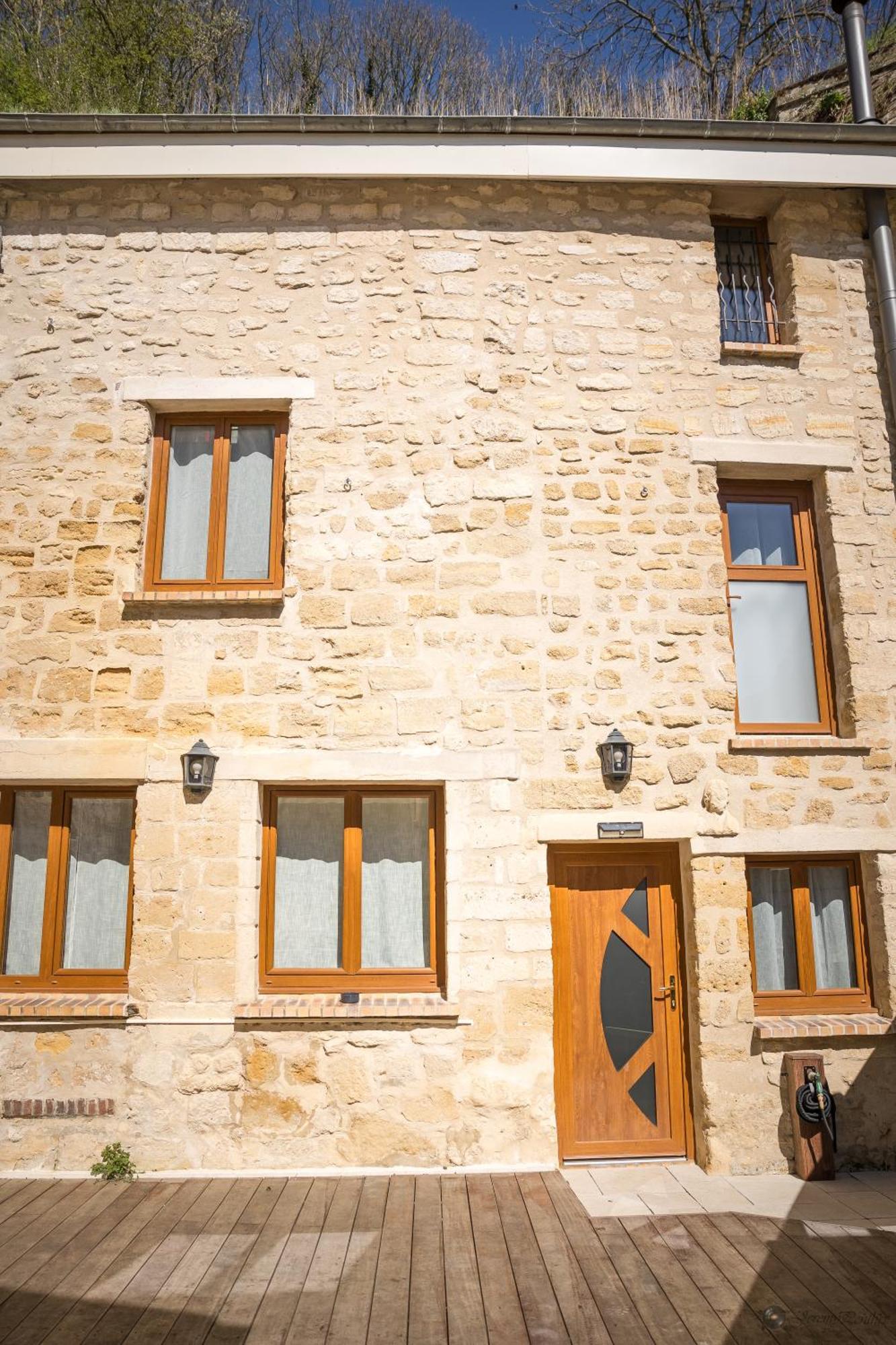 Chez Millouz - Triplex Semi-Troglodyte Apartment Pontoise Exterior foto